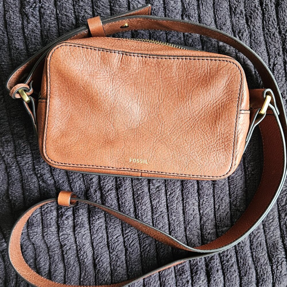 Fossil - Small Leather Crossbody Camera Bag